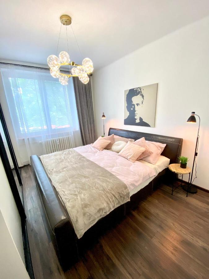 James Dean Apartment - Next To Nivy Bus Station & Mall Bratislava Exterior photo