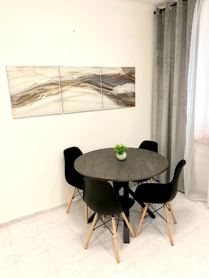 James Dean Apartment - Next To Nivy Bus Station & Mall Bratislava Exterior photo